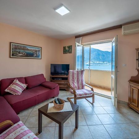 Seaside Serenity: 2-Bedroom Apartment With Boka Bay View Kotor Exterior foto
