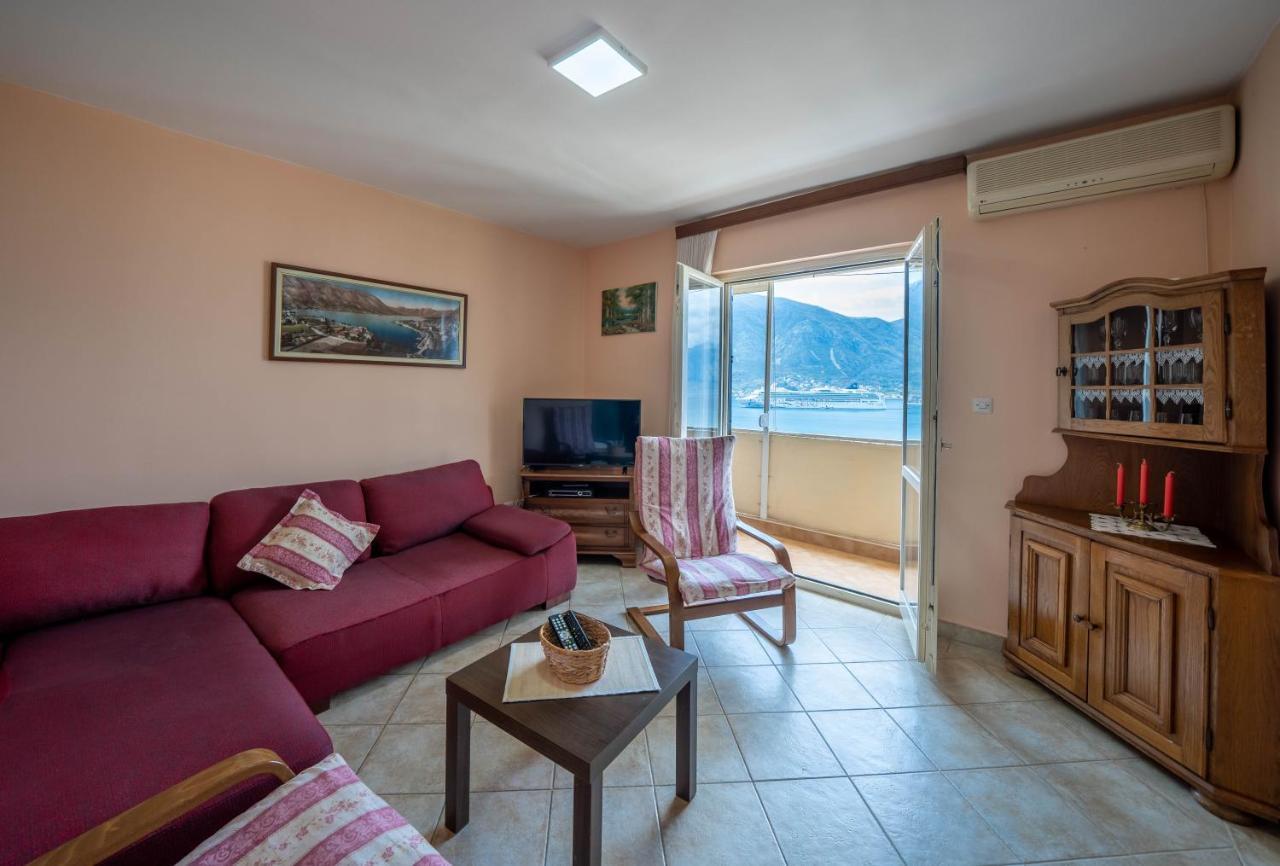 Seaside Serenity: 2-Bedroom Apartment With Boka Bay View Kotor Exterior foto