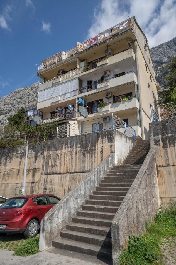 Seaside Serenity: 2-Bedroom Apartment With Boka Bay View Kotor Exterior foto