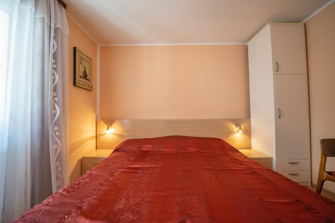 Seaside Serenity: 2-Bedroom Apartment With Boka Bay View Kotor Exterior foto