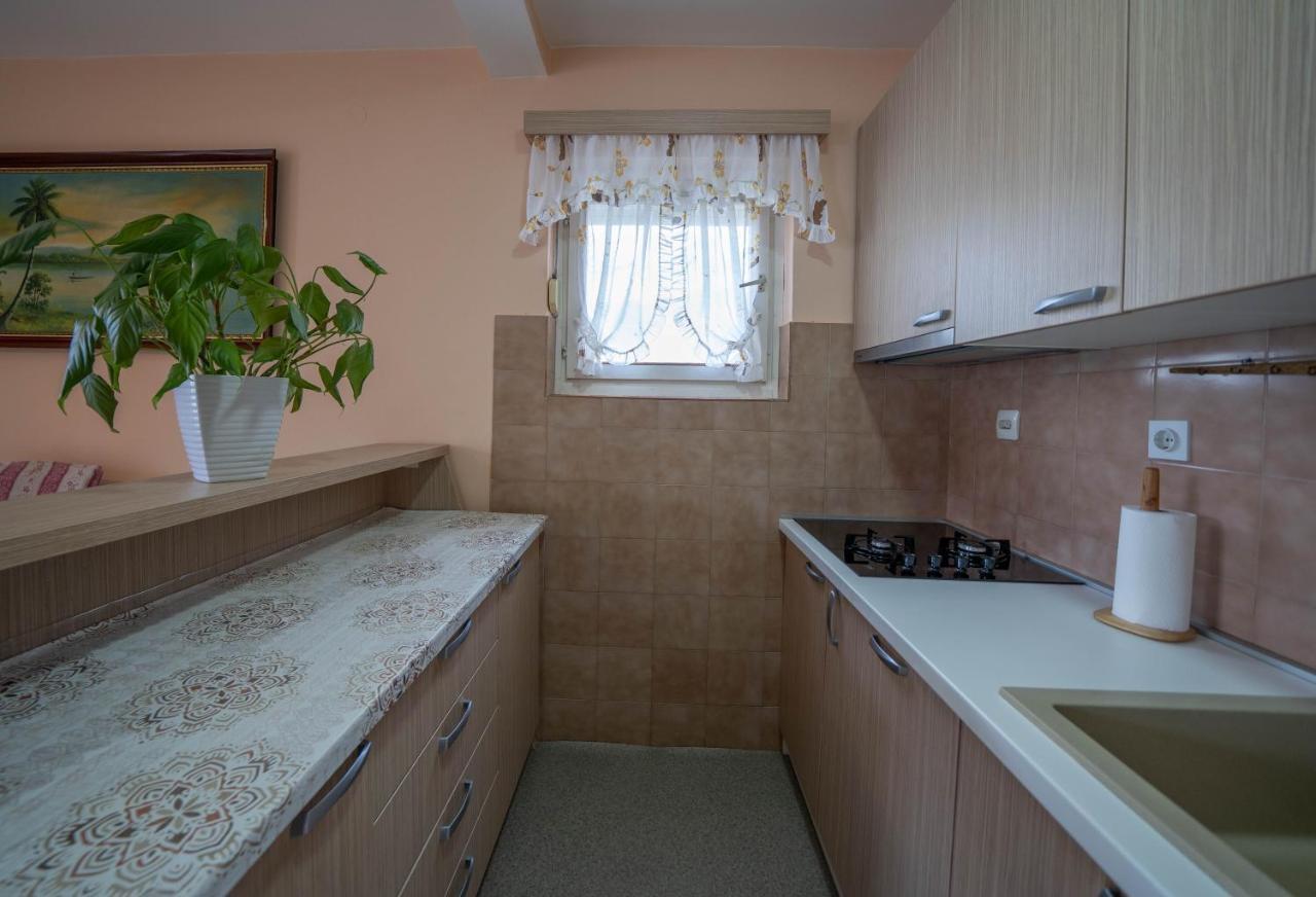 Seaside Serenity: 2-Bedroom Apartment With Boka Bay View Kotor Exterior foto