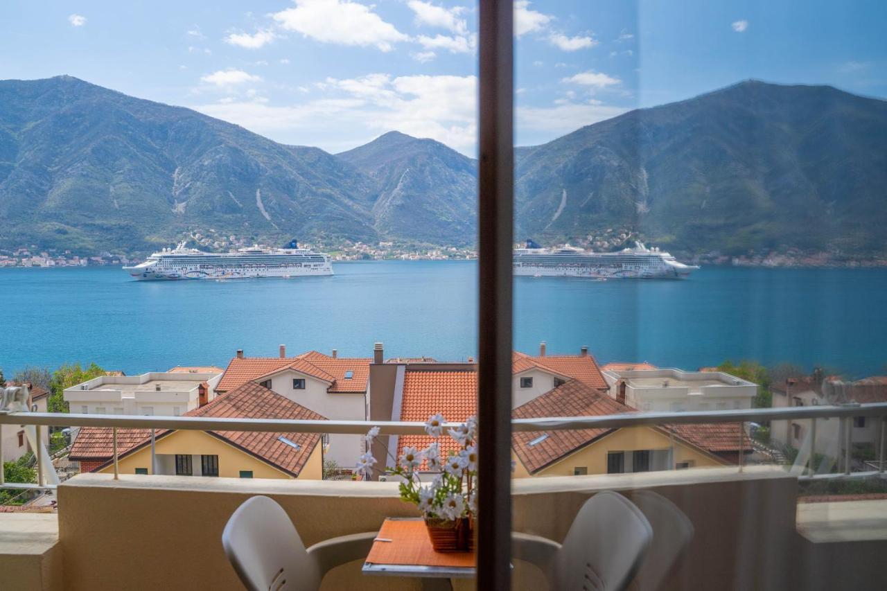Seaside Serenity: 2-Bedroom Apartment With Boka Bay View Kotor Exterior foto