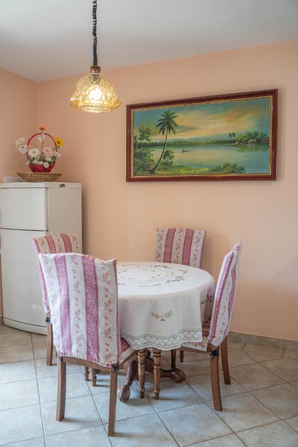Seaside Serenity: 2-Bedroom Apartment With Boka Bay View Kotor Exterior foto