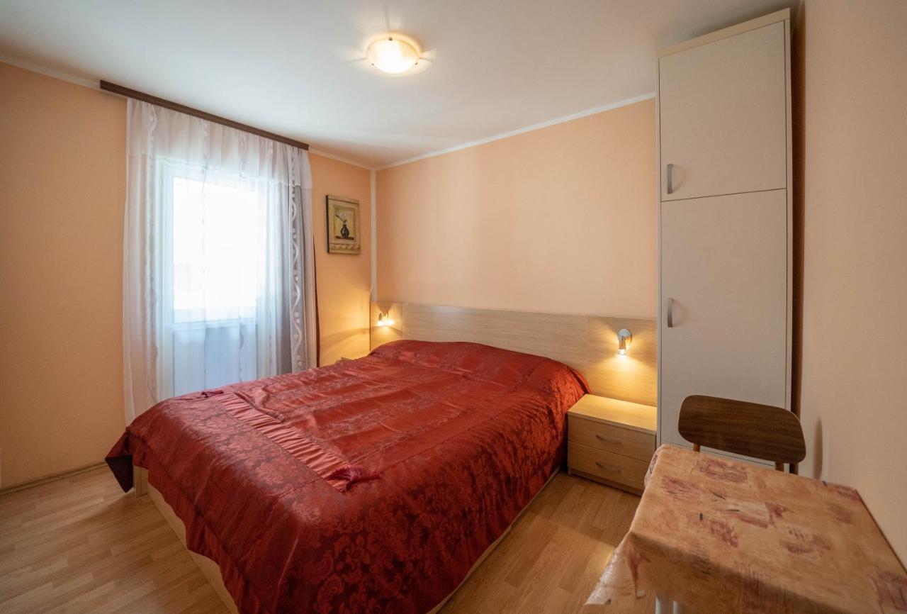 Seaside Serenity: 2-Bedroom Apartment With Boka Bay View Kotor Exterior foto
