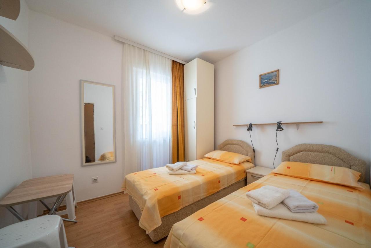 Seaside Serenity: 2-Bedroom Apartment With Boka Bay View Kotor Exterior foto