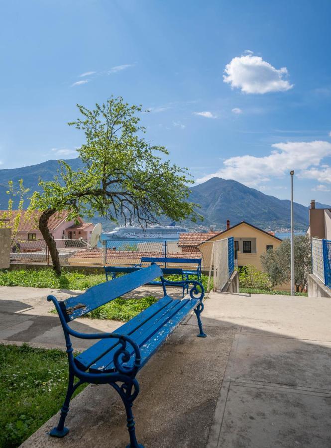 Seaside Serenity: 2-Bedroom Apartment With Boka Bay View Kotor Exterior foto